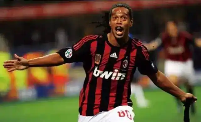 这一身份使 这一身份使